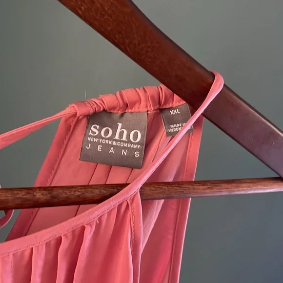 Soho Coral Pleated Tank Top - Picture 2 of 5